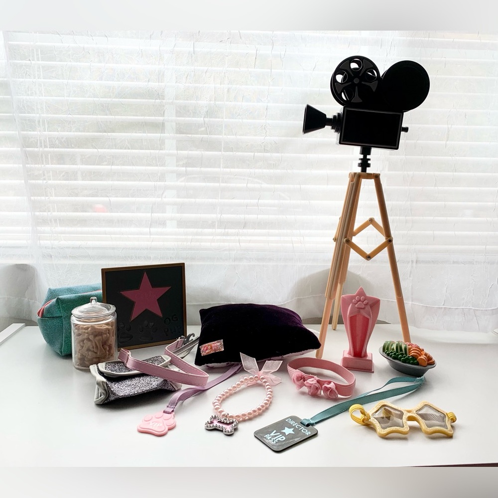 Movie pup star plays set
